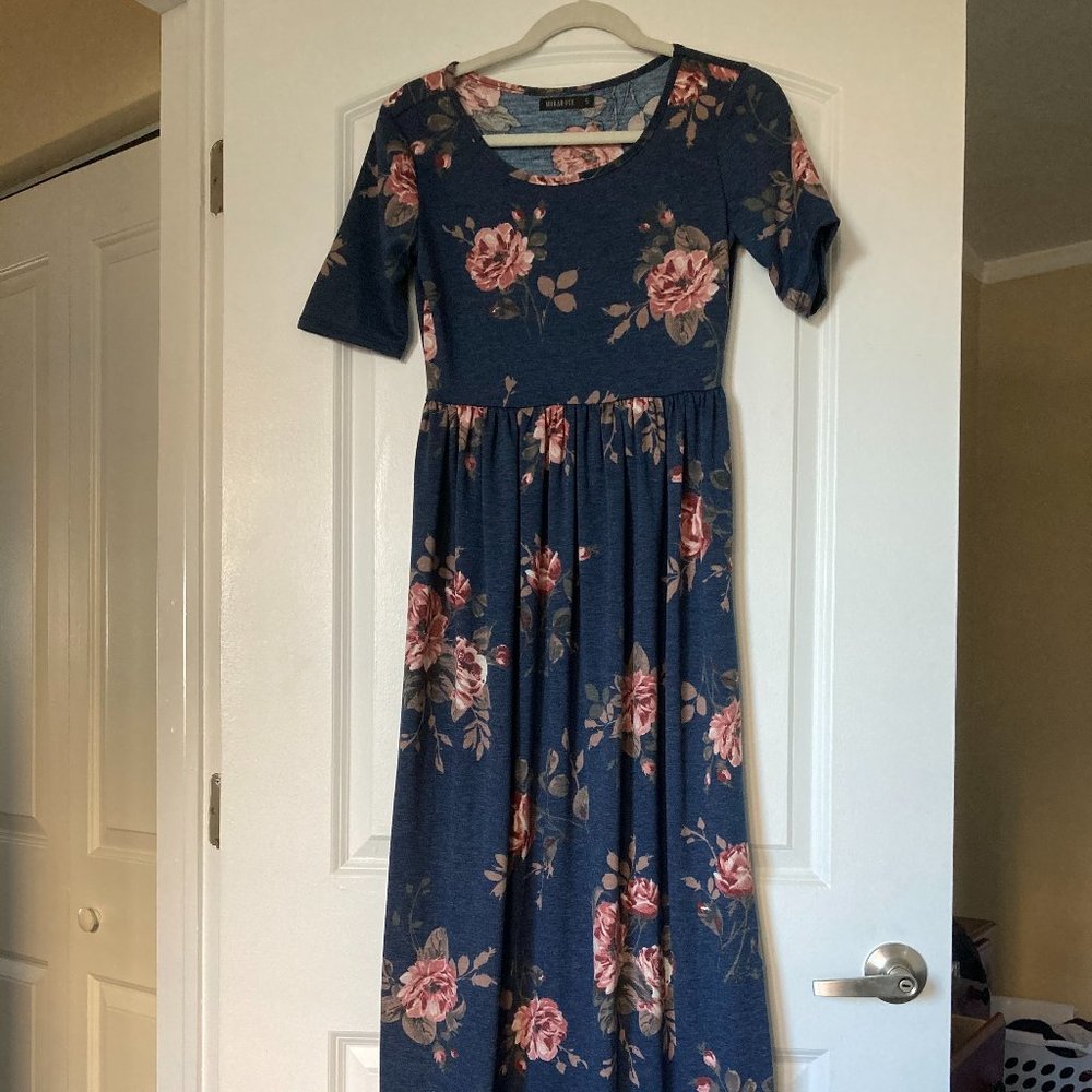 Maxi Dress - floral  with short sleeves
